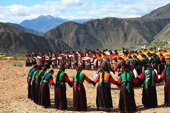 藏族歌舞表演 .jpg