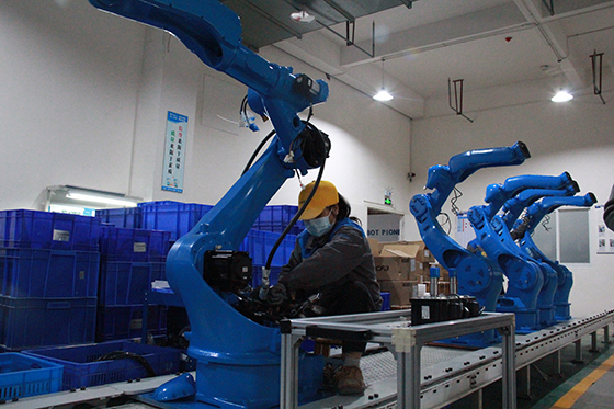 位于成都龙潭工业机器人产业功能区内的卡诺普企业生产车间  周淼葭 摄.JPG