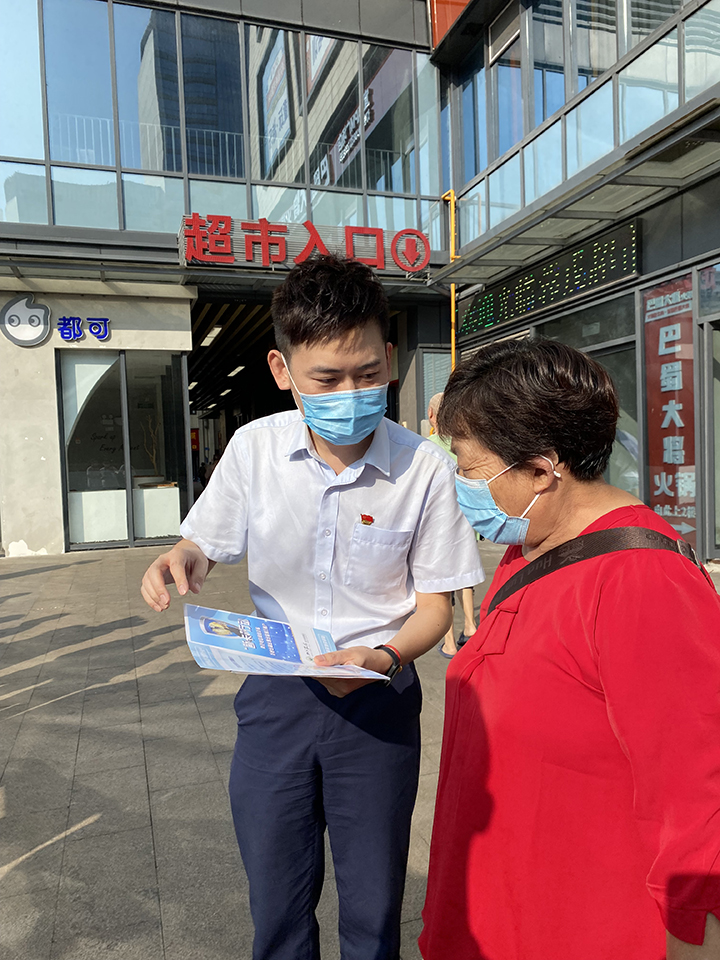 1为新市民讲解金融知识.jpg