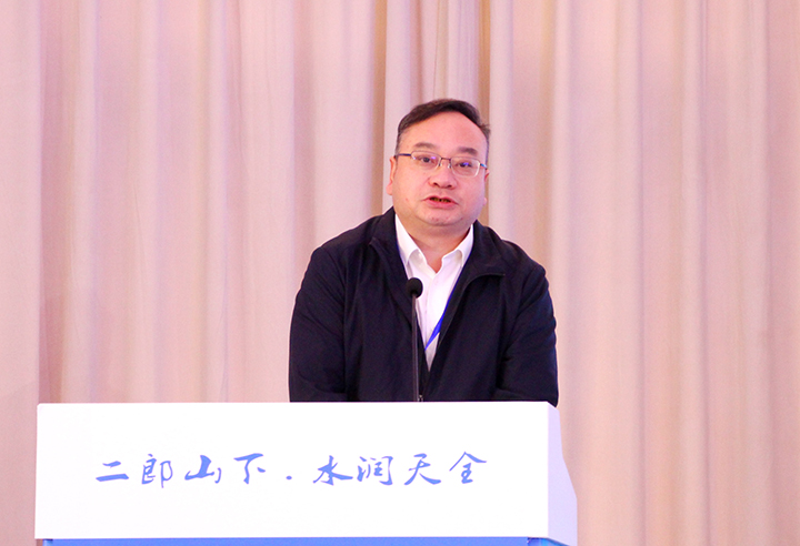 6四川省环境政策研究与规划院院长、教授级高级工程师罗彬在现场演讲.JPG