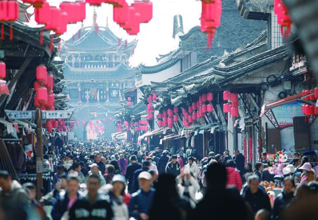 人气爆棚的会理古城.jpg
