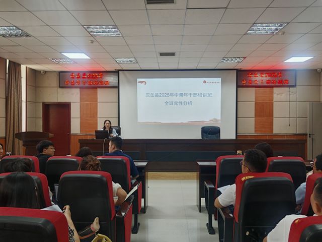 图2  开展全班党性分析。闫凯 摄.jpg