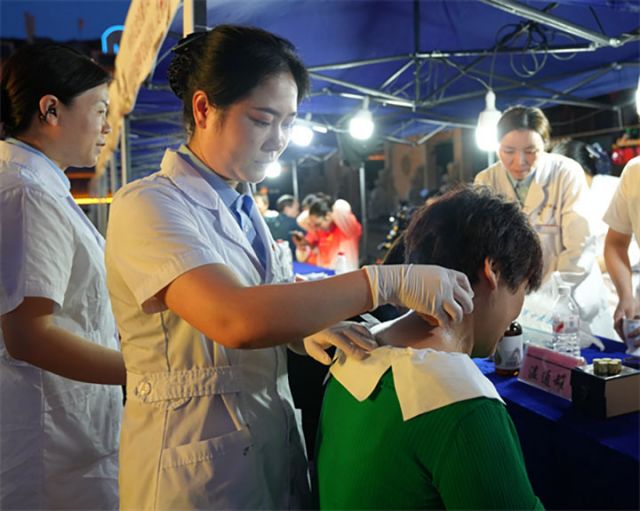 1760951222488466.jpg 图2 义诊现场。新华网发(活动承办方供图).jpg