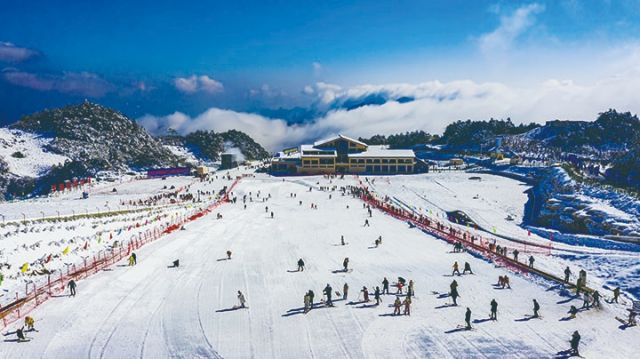 巴山大峡谷滑雪场.jpg