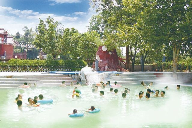 飞云温泉汤池  开江县摄影家协会.jpg