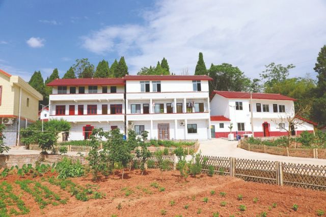 1764820118762758.jpg 东兴区田家镇火花村农民新居.jpg