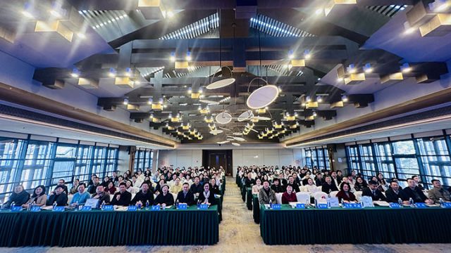 1765180028682017.jpg 4年会现场欢聚一堂.jpg