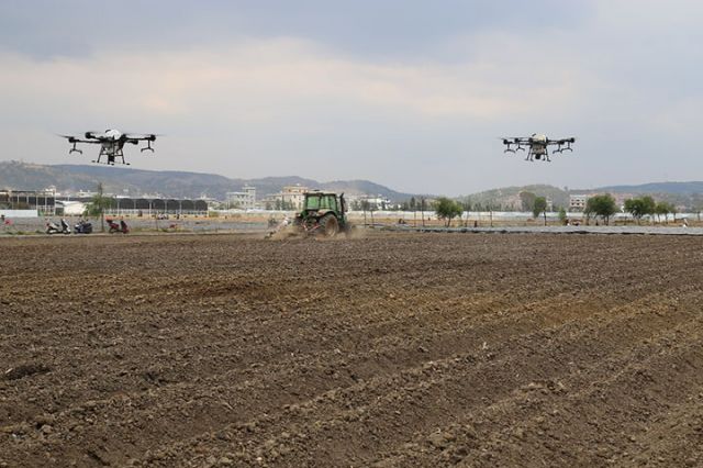 无人机植保作业（高丽琴 摄）.jpg