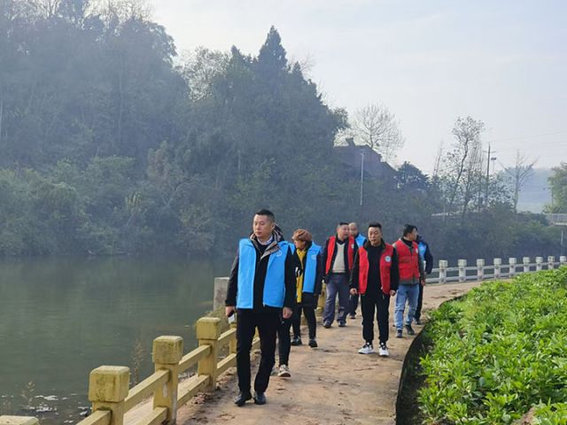 图3 联合巡河队。安岳县委宣传部  供图.jpg