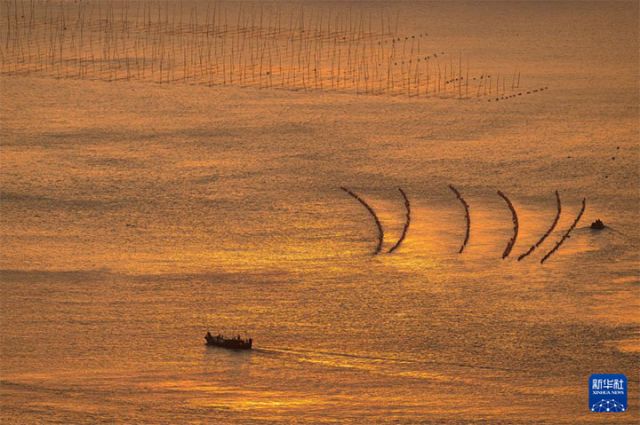 图4 这是12月4日在霞浦县三沙镇花竹村拍摄的海上日出时景色。 拷贝.jpg