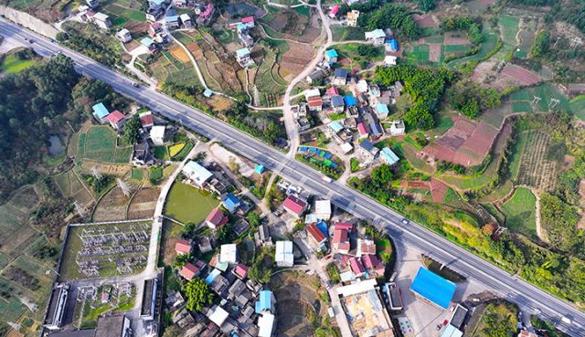 1765788969589567.jpg 图3 12月14日,在四川省内江市东兴区新江街道清流社区,航拍乡村冬日美景。.jpg