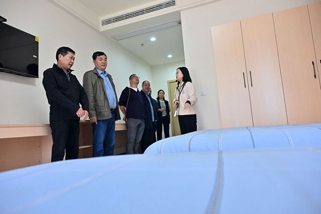图5  10月22日，内江市东兴区老科技工作者在养老机构调研。.JPG