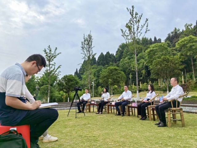 2新闻发布会现场.jpeg