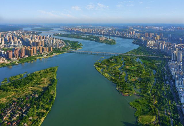 图1  遂宁城区，涪江穿城而过。遂宁市委宣传部供图.jpg