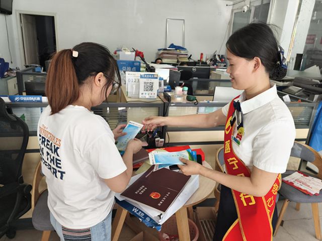4遂宁银行征信知识宣传进企业.jpg