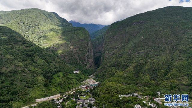 图1  石门关景区（7月11日摄）。新华网发（刘东 摄） 拷贝.jpg