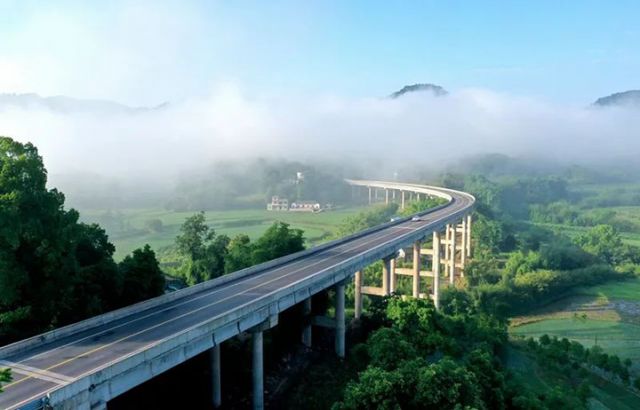 图1  国道546将纳溪区20多个建制村融入“泸州半小时经济圈”。  廖胜春 摄.jpg