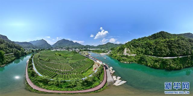 图1  航拍麂子渡村。新华网发 拷贝.jpg