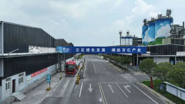 图2  嘉施利（宜城）化肥有限公司产销两旺（周波 摄）.jpg