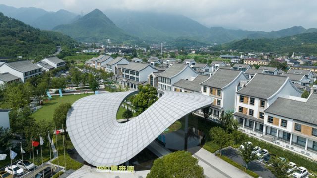 图3  位于安吉余村的青年人才社区“青来集”（无人机照片，8月5日摄）。新华社记者翁忻旸 摄.jpg