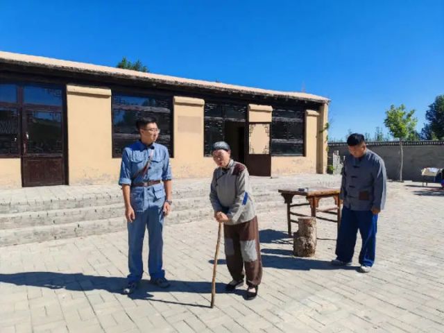 图1  情景剧《麦新在五区》演出场景（吕志敏 摄）.jpg
