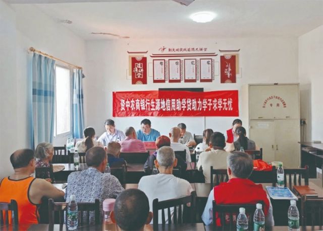 与陈家镇拥共社区党支部联合开展主题党日活动.jpg