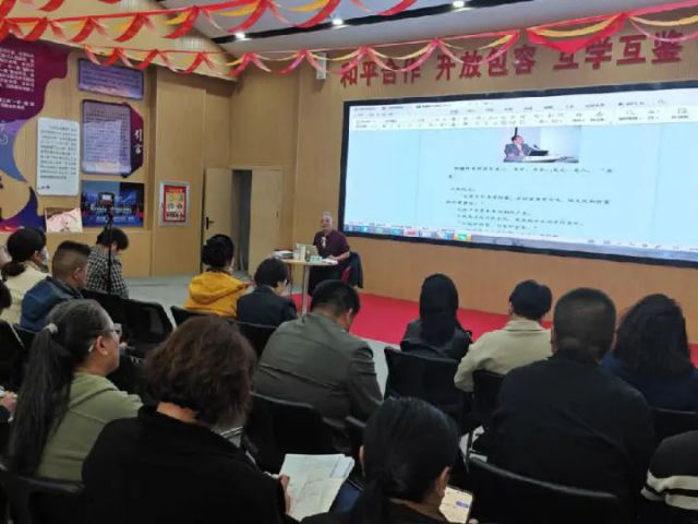 图1  屈金星分享创意引领文旅发展的思路和理念（王红丽 摄）.jpg