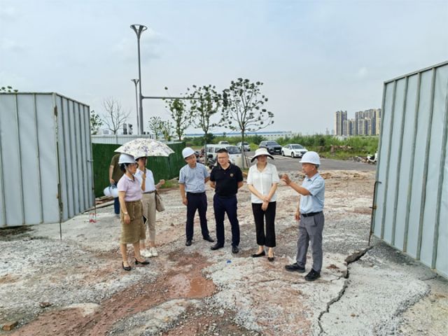 图4  高新区管委会负责人督导成特电缆项目，督促企业推进建设 拷贝.jpg